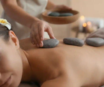 Masaż gorącymi kamieniami dla dwojga